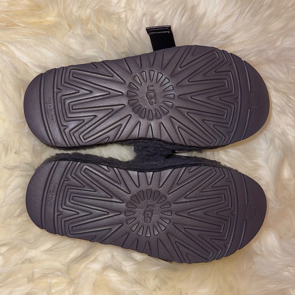 UGG Women’s Gray Fluffita Slipper Sandals, Shade Grey - Picture 9 of 10